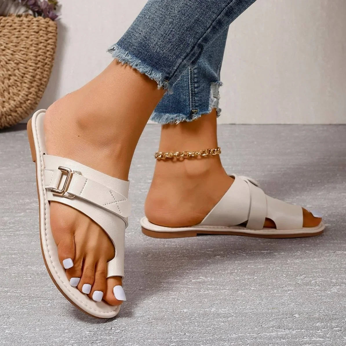 2026 Women New Fashionable Flat Heel Casual Women's Sandals